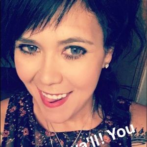 Meet your Posher, Daniellla